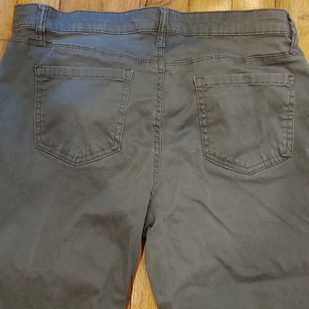Pants - Picture 3 of 4